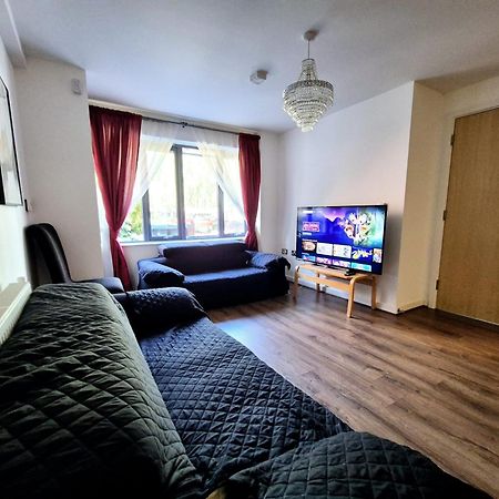 Explore London: 2 Bedroom House In Wood Green 외부 사진