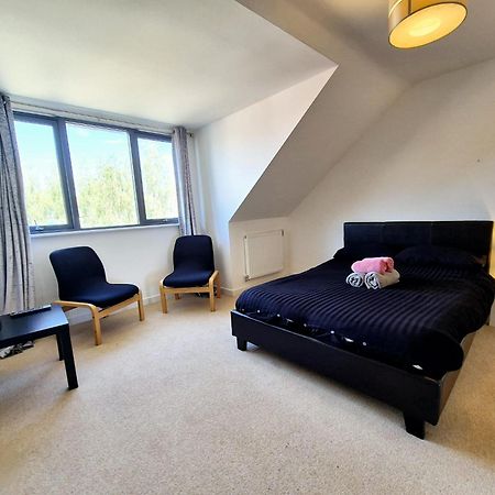 Explore London: 2 Bedroom House In Wood Green 외부 사진