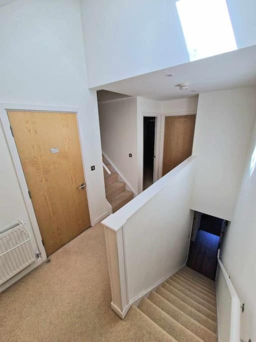 Explore London: 2 Bedroom House In Wood Green 외부 사진