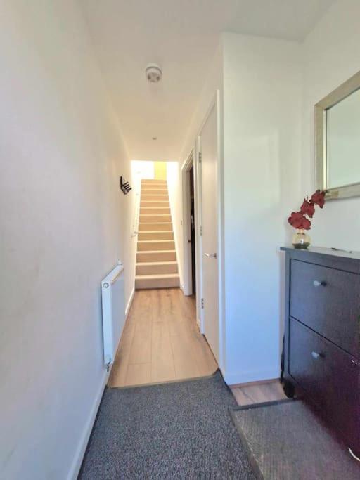 Explore London: 2 Bedroom House In Wood Green 외부 사진