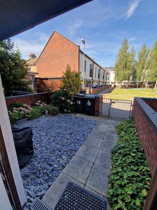 Explore London: 2 Bedroom House In Wood Green 외부 사진