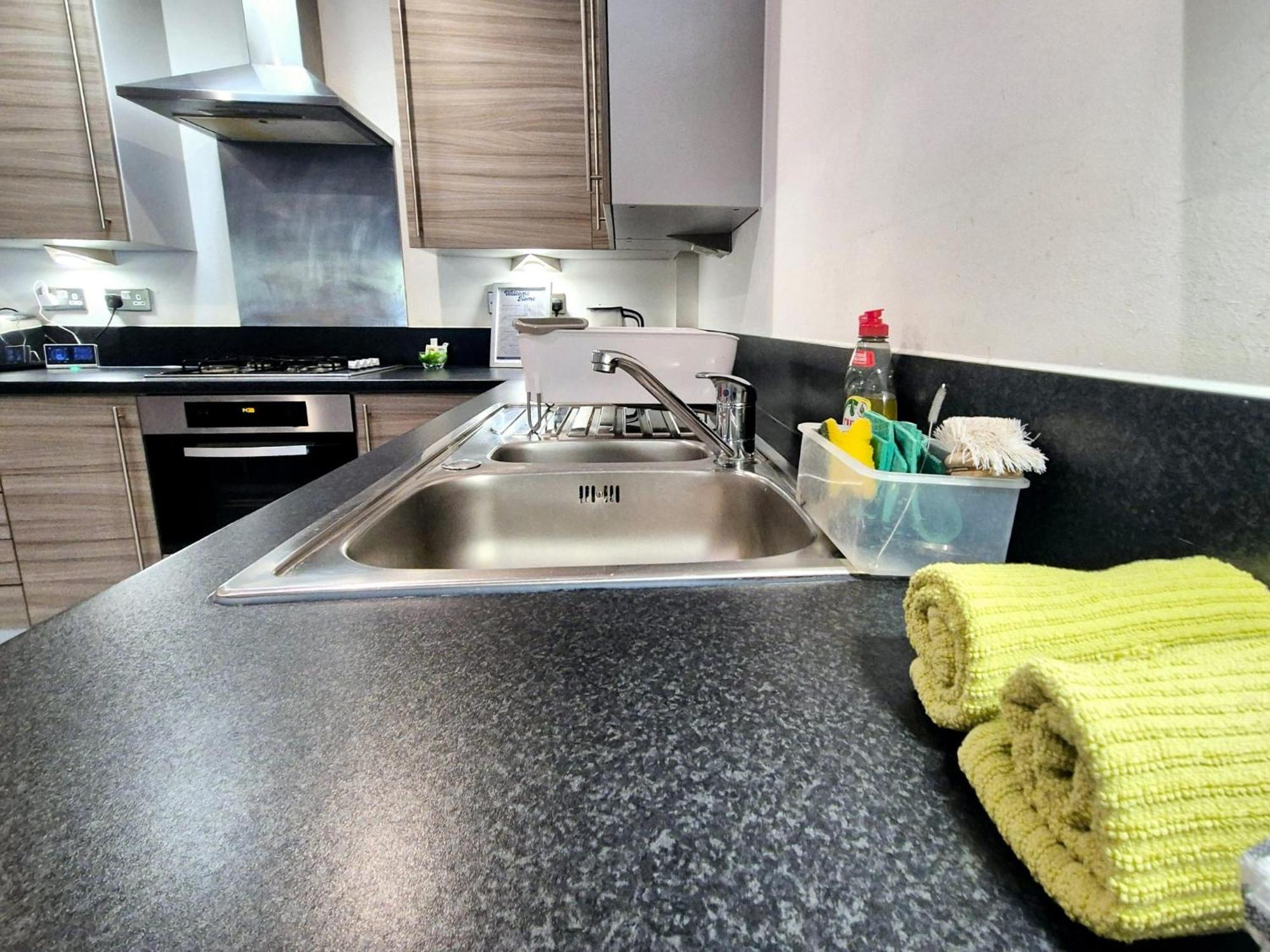Explore London: 2 Bedroom House In Wood Green 외부 사진