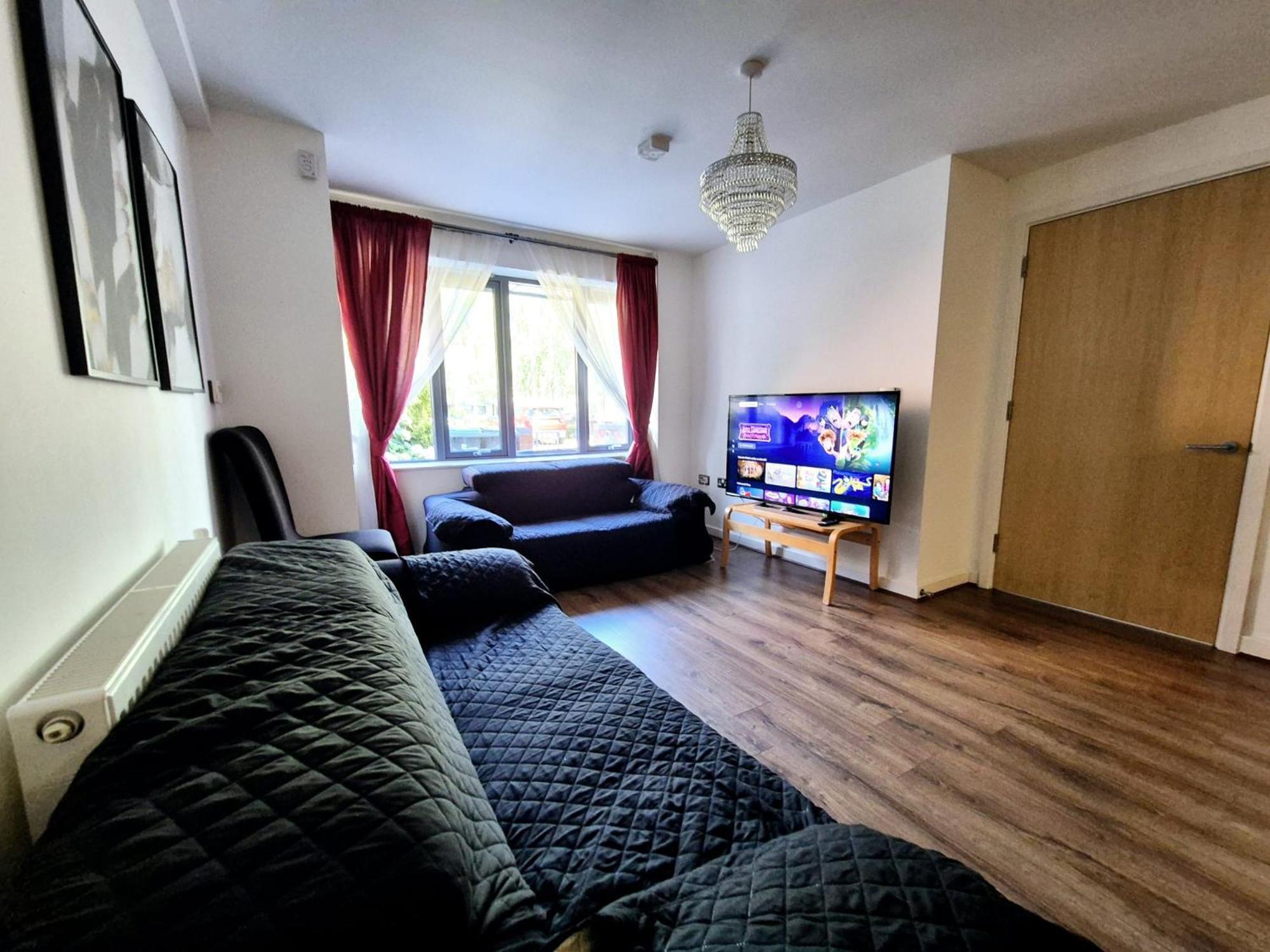 Explore London: 2 Bedroom House In Wood Green 외부 사진