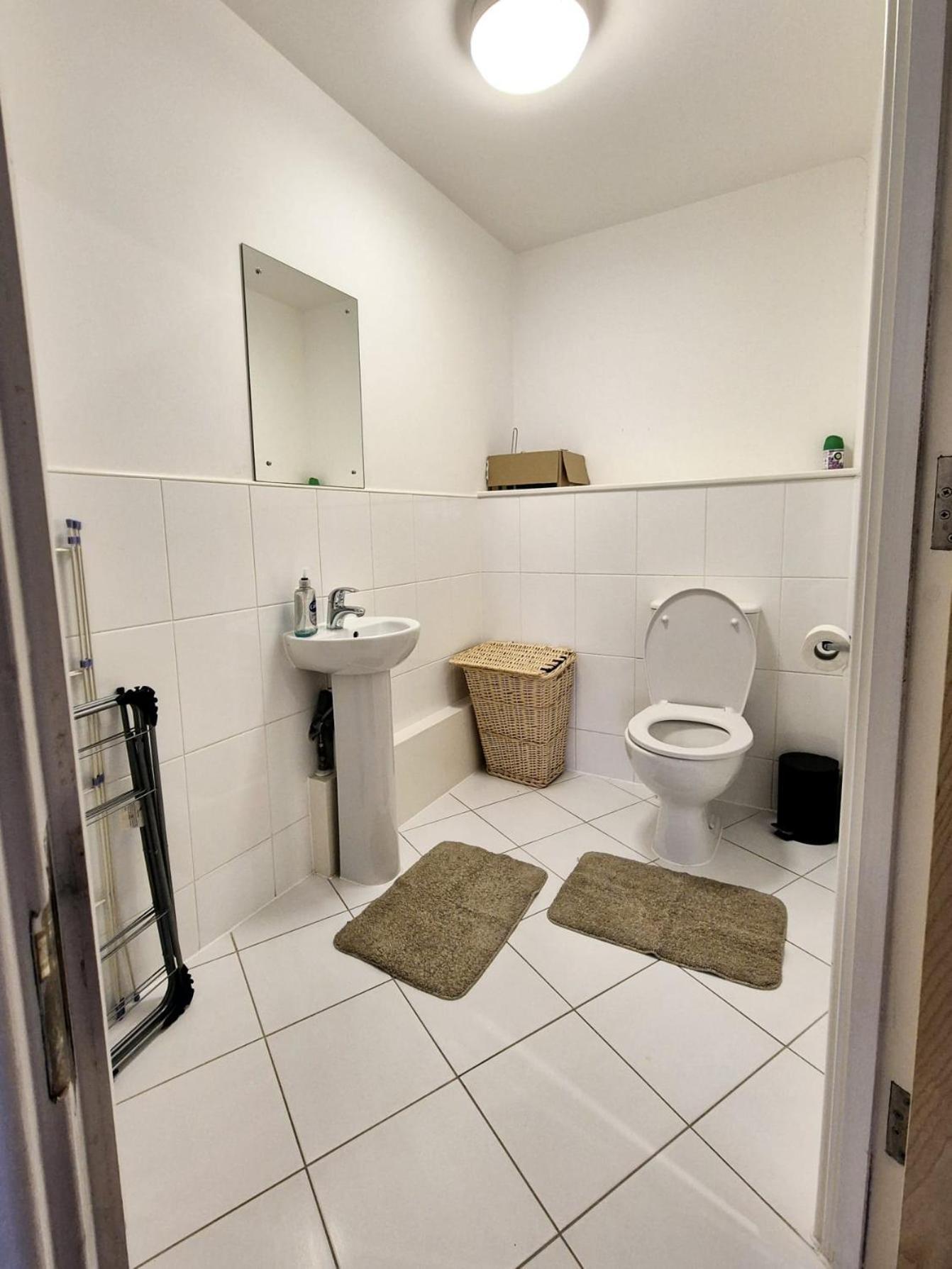 Explore London: 2 Bedroom House In Wood Green 외부 사진