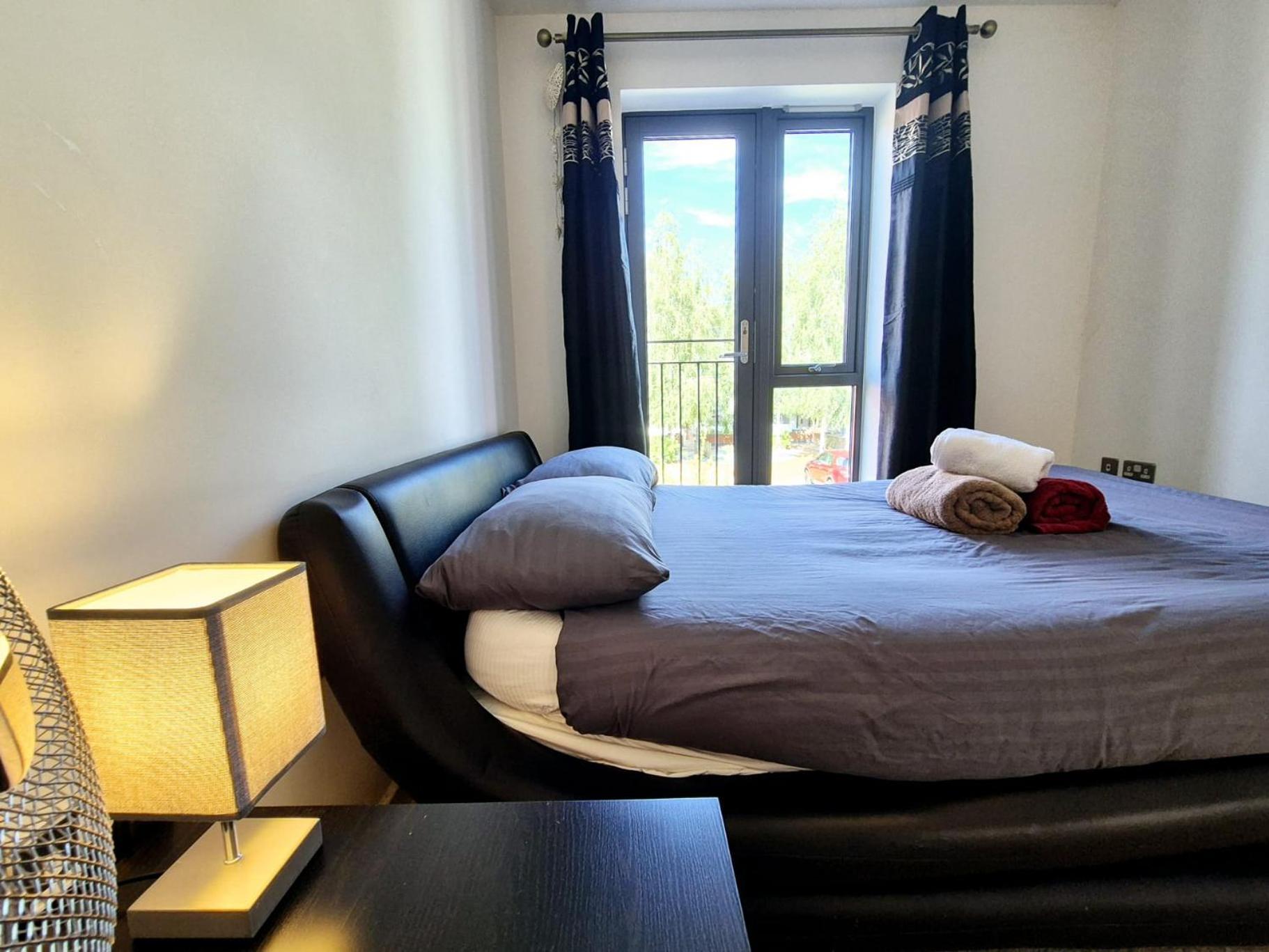 Explore London: 2 Bedroom House In Wood Green 외부 사진